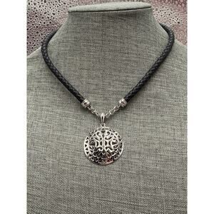 PREMIER DESIGNS Medallion Genuine Leather Choker Necklace 15”-18”